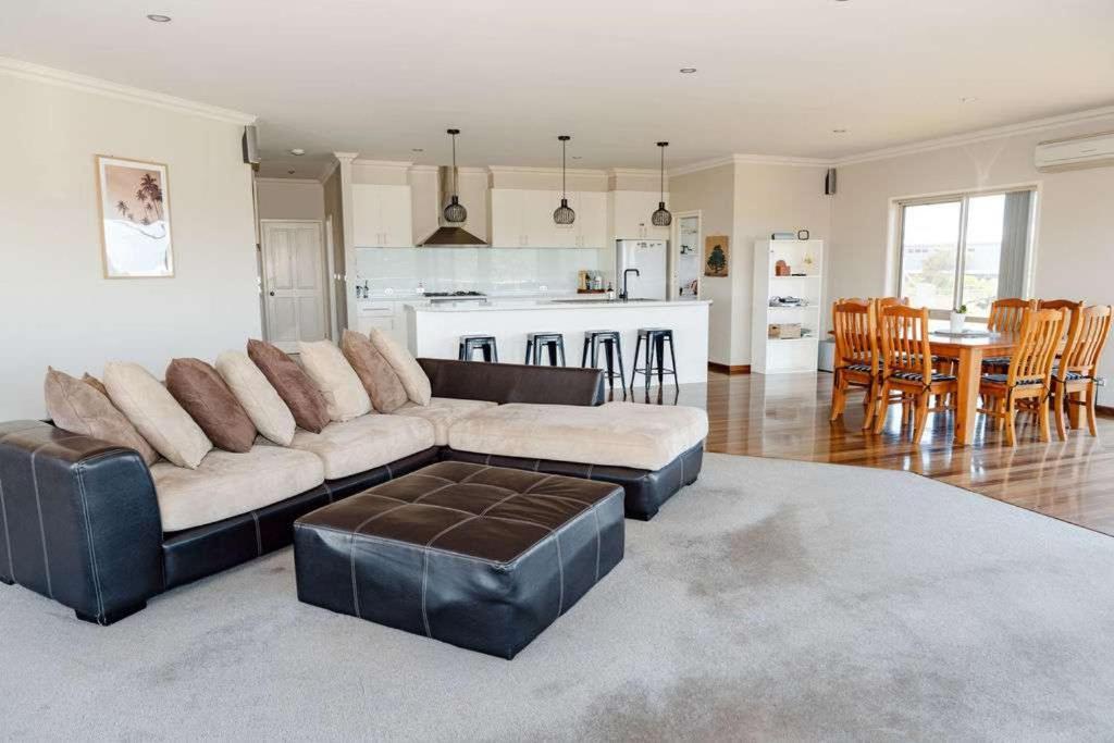 Freestanding House With Ocean View Holiday home